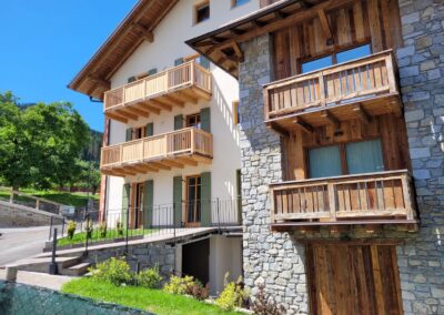 Casa Cristina a Ossana, prospetto est con giardini