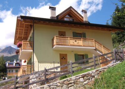 Casa Veneri a Cogolo, architettura e materiali tipici del luogo