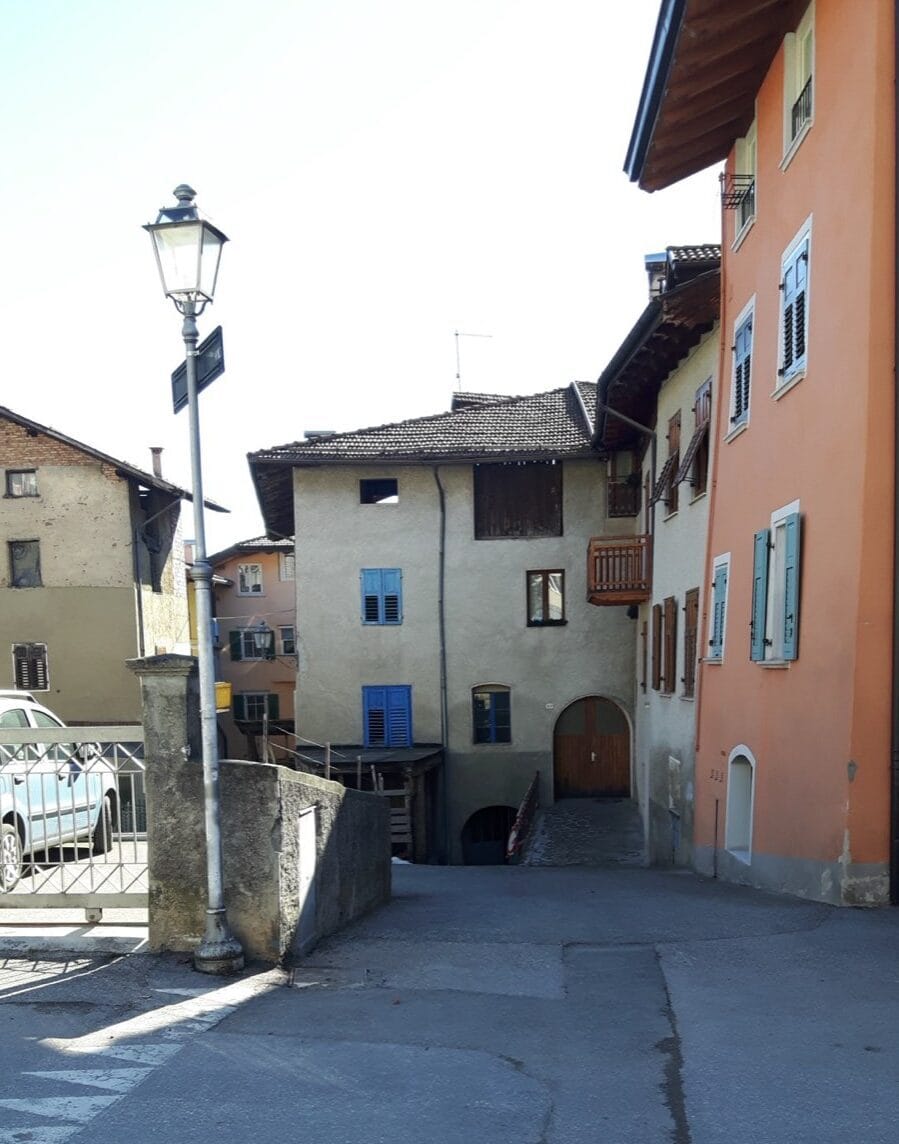cles-prima Edificio a Cles prima della ristrutturazione