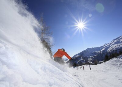 Sciatori sulle piste del comprensorio della Val di Sole